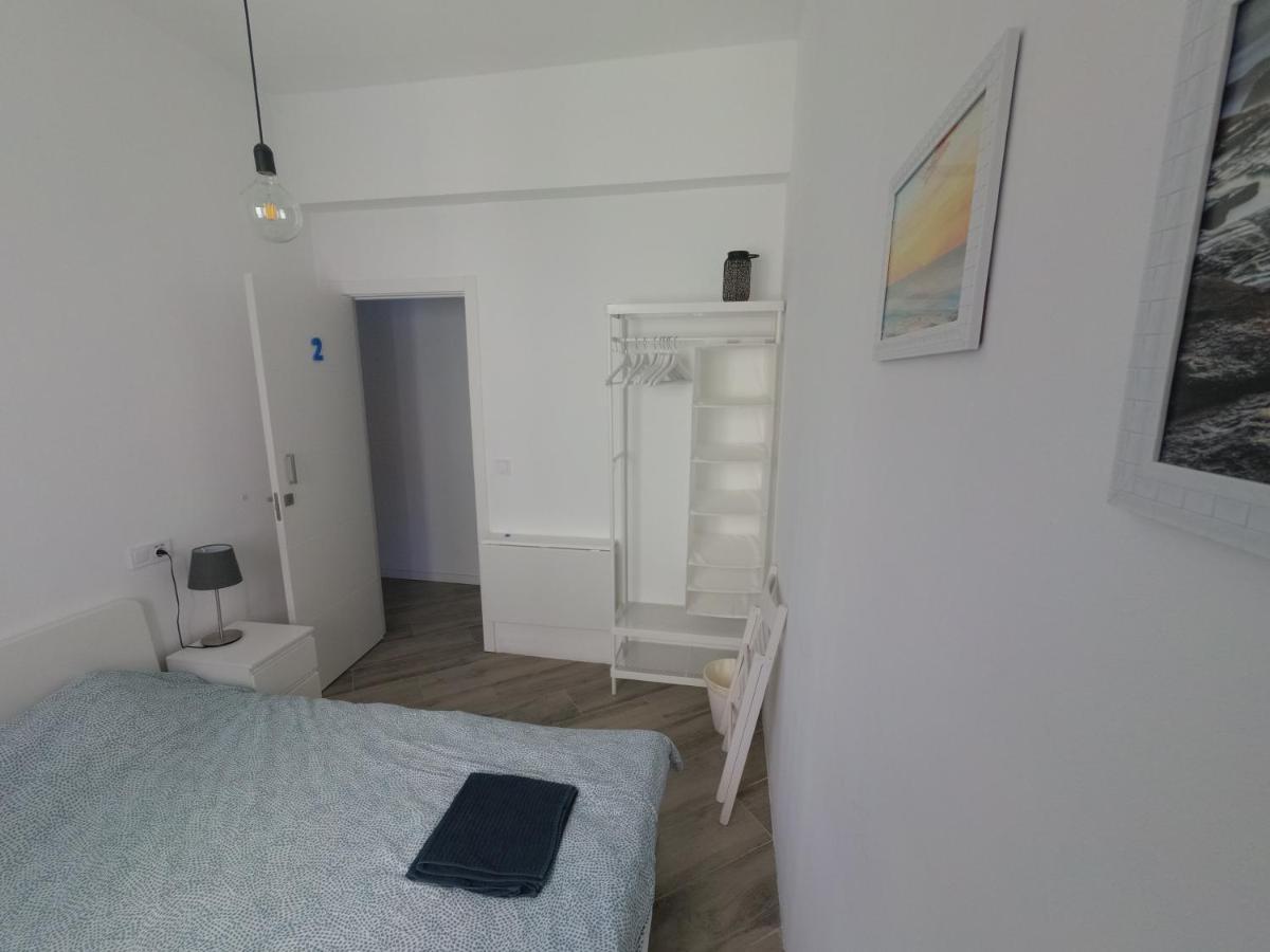Room With Private Bathroom - Vivienda Vacacional Out Of Blue ซานตาครูซเดลาปัลมา ภายนอก รูปภาพ